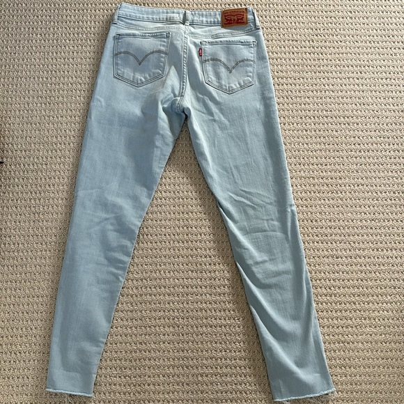 Levi light washed denim jeans US Size 27 - Picture 6 of 6